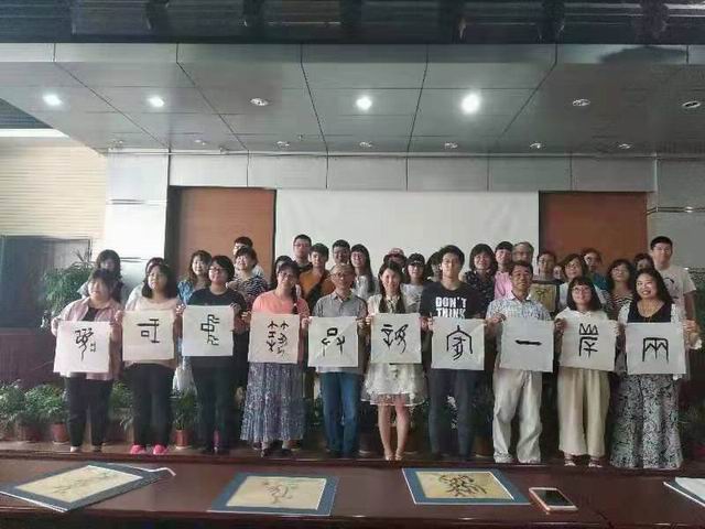 调整大小 合影