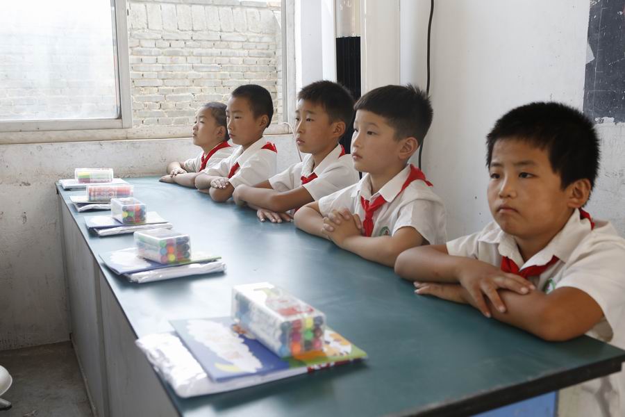调整大小 同学们认真听讲开学第一课《爱国如家》 2.JPG