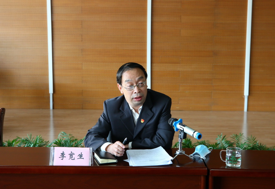 李宽生在会上讲话.